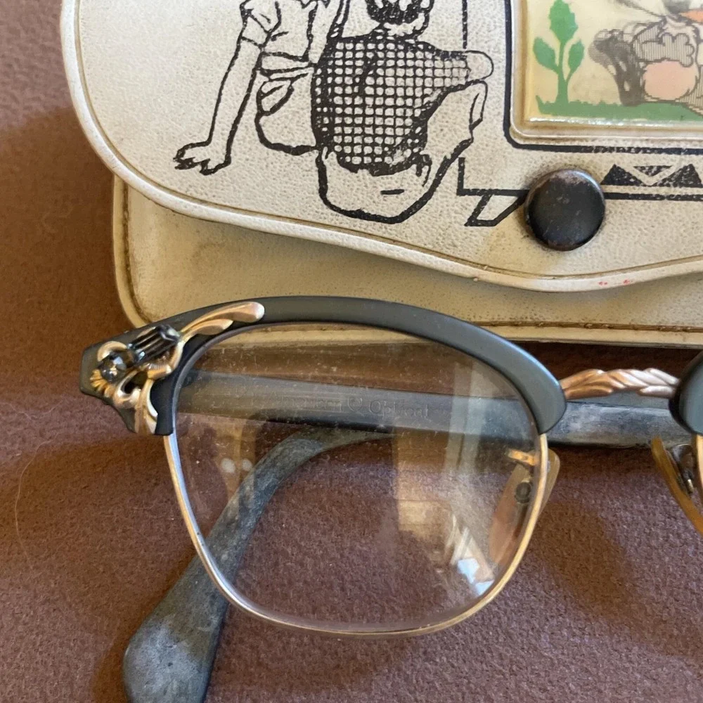 Vintage 50s 60s Childs Glasses Case bunny Carrot TV MCM Kids Holographic Reading